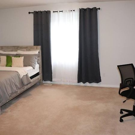 Entire 4 Bed Room Detached Residential Home 아약스 외부 사진