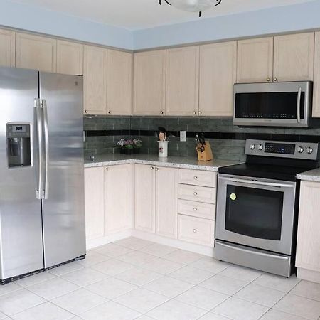 Entire 4 Bed Room Detached Residential Home 아약스 외부 사진