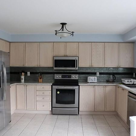 Entire 4 Bed Room Detached Residential Home 아약스 외부 사진