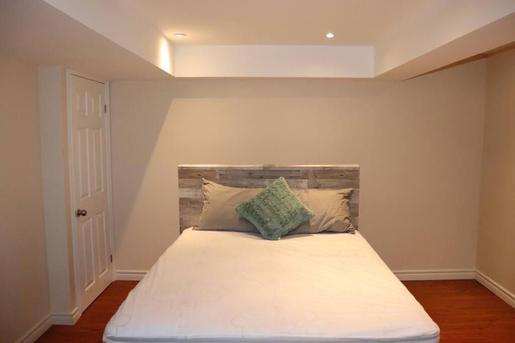 Entire 4 Bed Room Detached Residential Home 아약스 외부 사진