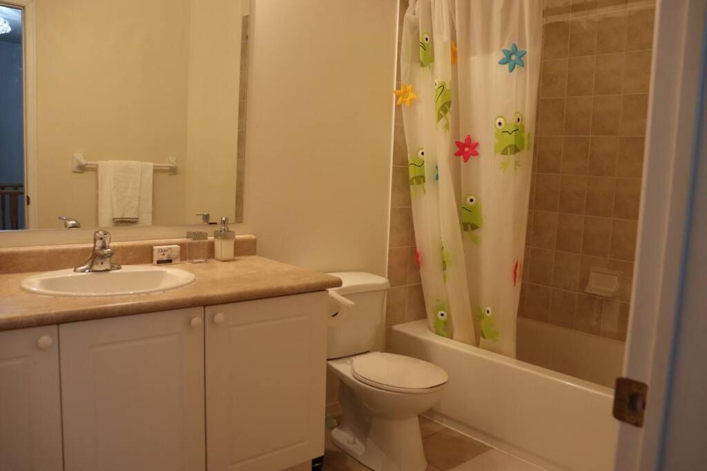 Entire 4 Bed Room Detached Residential Home 아약스 외부 사진