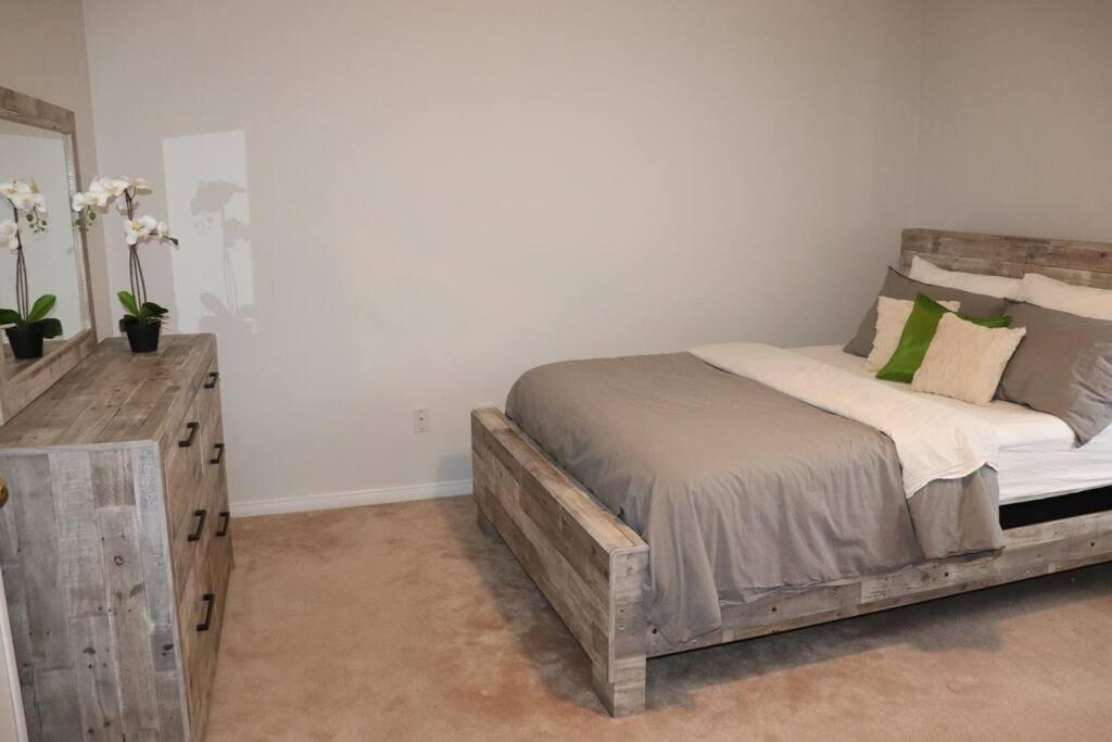 Entire 4 Bed Room Detached Residential Home 아약스 외부 사진