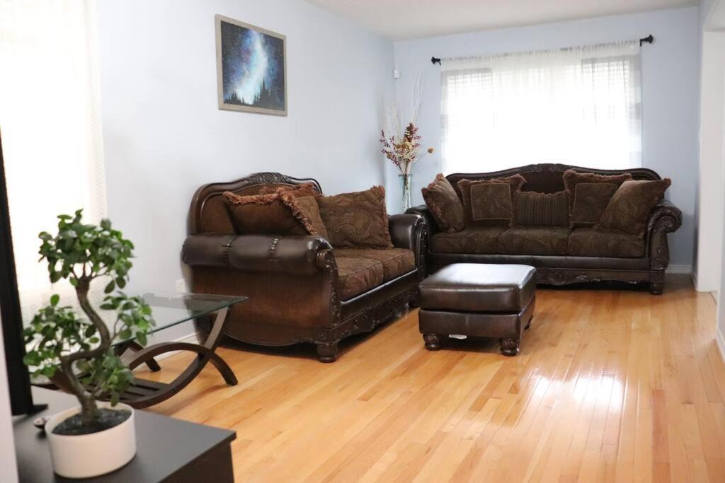 Entire 4 Bed Room Detached Residential Home 아약스 외부 사진