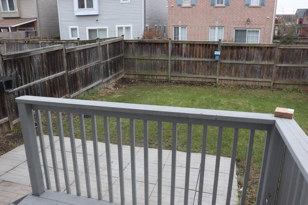 Entire 4 Bed Room Detached Residential Home 아약스 외부 사진