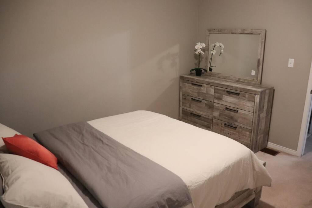Entire 4 Bed Room Detached Residential Home 아약스 외부 사진