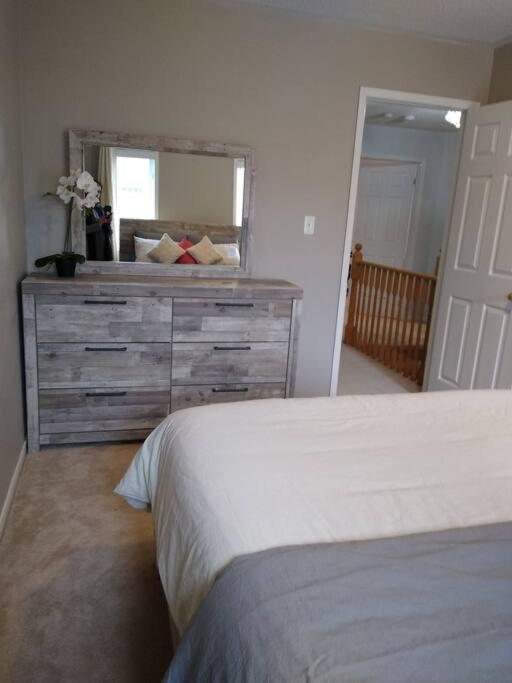 Entire 4 Bed Room Detached Residential Home 아약스 외부 사진