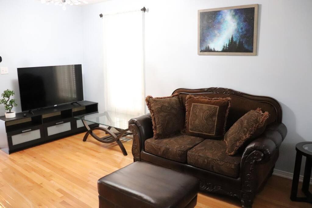 Entire 4 Bed Room Detached Residential Home 아약스 외부 사진