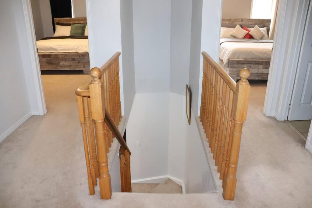 Entire 4 Bed Room Detached Residential Home 아약스 외부 사진